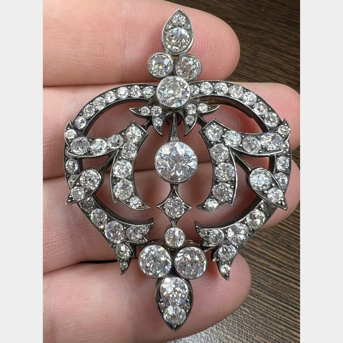 Victorian 18K Gold Silver Pendant 78 Diamonds 14.50 Ct Hallmarked: Victorian 18K Gold Silver Pendant 78 Diamonds 14.50 Ct Hallmarked This stunning Victorian pendant features a unique combination of 18K gold and silver, showcasing a total of 78 Old Mine Diamonds. With