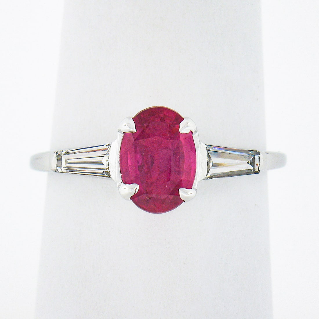 GIA No Heat Pink Sapphire Diamond 14K White Gold 3 Stone Ring: GIA No Heat Pink Sapphire Diamond 14K White Gold 3 Stone Ring Vintage three-stone engagement ring crafted in solid 14k white gold, featuring a natural oval pink sapphire at the center with two diamond