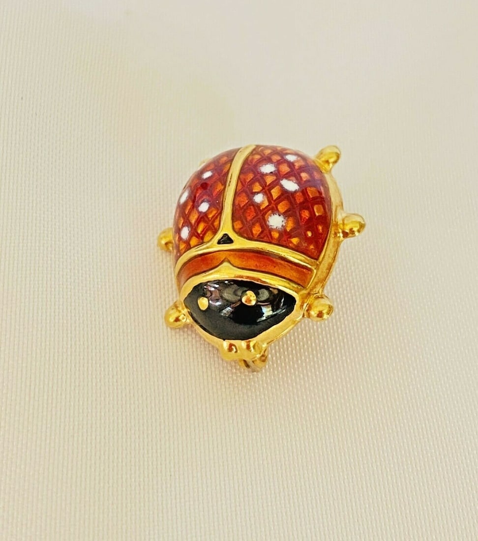Italian Enameled Ladybug 18K Yellow Gold Brooch Signed and Hallmarked: Italian Enameled Ladybug 18K Yellow Gold Brooch Signed and Hallmarked This Italian ladybug brooch is crafted from 18K yellow gold and features detailed enamel work. The brooch is fully signed and hall