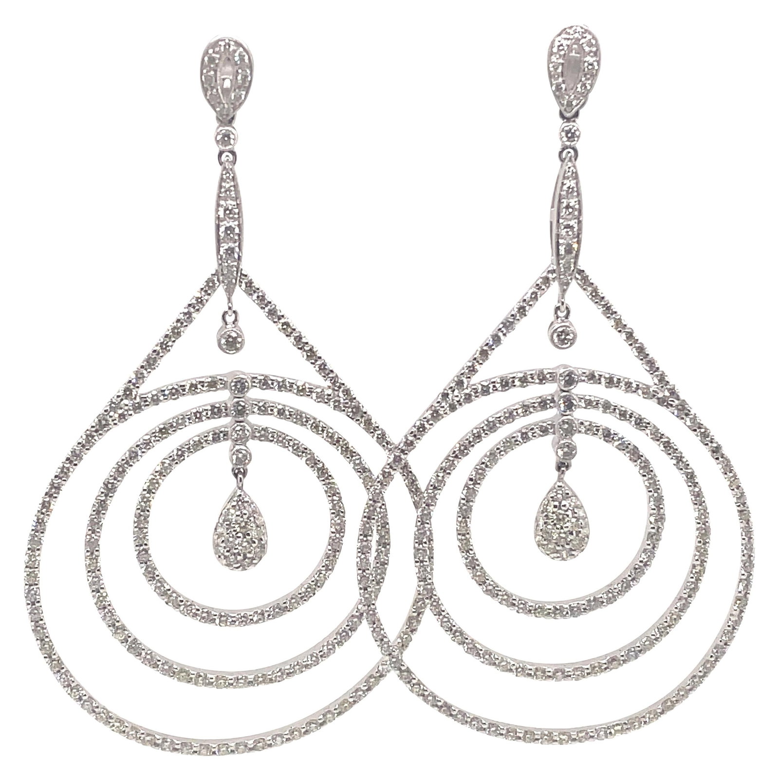 Stunning 7.98ct Round Diamond Chandelier Earrings in 18k White Gold: Stunning 7.98ct Round Diamond Chandelier Earrings in 18k White Gold These stunning chandelier earrings feature a total of 7.98 carats of round brilliant diamonds, elegantly set in high-quality 18k whi