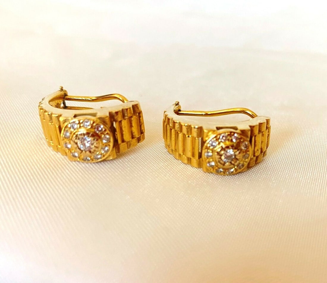 Elegant French 18K Yellow Gold Diamond Earrings 0.35 ct G SI: Elegant French 18K Yellow Gold Diamond Earrings 0.35 ct G SI Discover a stunning pair of French earrings crafted from 18K yellow gold, featuring exquisite round diamonds. Each earring showcases except
