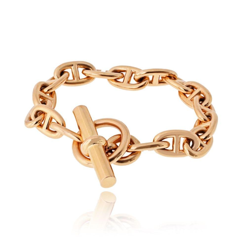 Hermes Medium 16 Link 18K Rose Gold Toggle Bracelet 8 Inch: Hermes Medium 16 Link 18K Rose Gold Toggle Bracelet 8 Inch This Hermes bracelet features 16 medium links crafted in luminous 18K rose gold with a sleek, high-polish finish. The bracelet has a bold yet