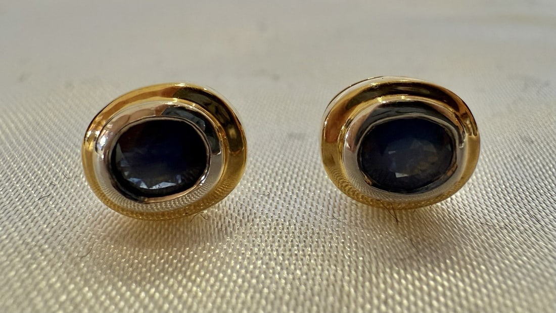 Monet French 18K Yellow White Gold Sapphire Stud Earrings Pair: Monet French 18K Yellow White Gold Sapphire Stud Earrings Pair This elegant pair of French Monet stud earrings is crafted from 18K yellow and white gold, featuring a sophisticated multi-tone design. E