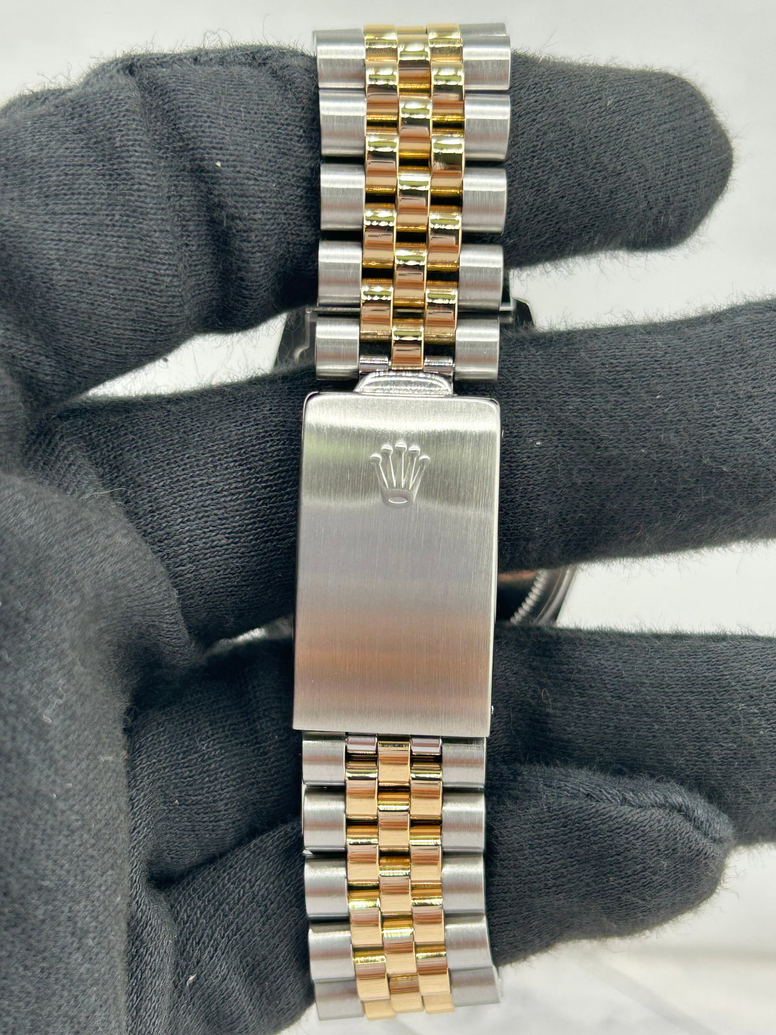 Rolex 16013 Datejust mens watch with champagne dial Jubilee bracelet: Rolex 16013 Datejust mens watch with champagne dial Jubilee bracelet Men's Rolex Datejust watch, reference 16013, with a champagne stick dial, fluted bezel, and D-Link Jubilee bracelet. The serial num