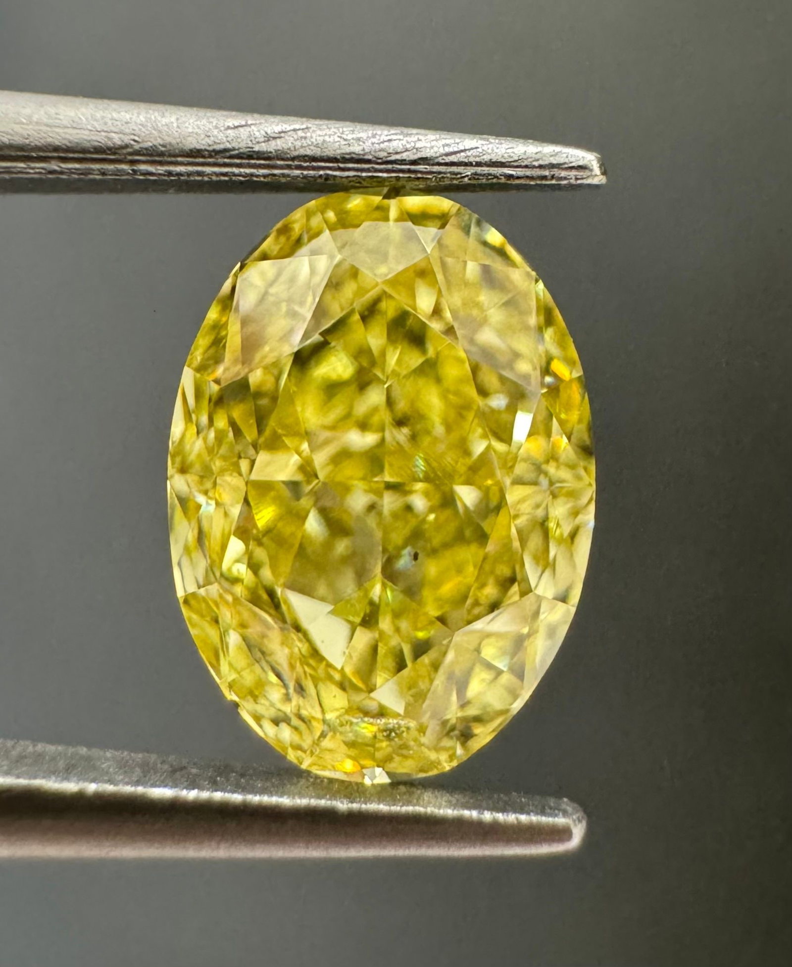 Loose Diamond - OVAL 1.0ct Fancy Intense Yellow VS2: Loose Diamond - OVAL 1.0ct Fancy Intense Yellow VS2 Source: Natural Shape: OVAL Carats: 1.0 Color: Fancy Intense Yellow Certification: GIA The Diamond Depot Guarantee: All items in this auction are gu