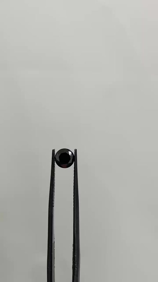 Loose Diamond - ROUND 0.61ct Fancy Black VVS2: Loose Diamond - ROUND 0.61ct Fancy Black VVS2 Source: Natural Shape: ROUND Carats: 0.61 Color: Fancy Black Certification: GIA Video: