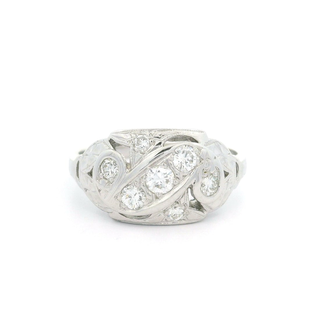 Vintage 14k White Gold Cocktail Ring with 0.30ct Diamond: Vintage 14k White Gold Cocktail Ring with 0.30ct Diamond This exquisite vintage ring showcases a stunning arrangement of seven natural genuine diamonds, each featuring a round brilliant cut. The diamo