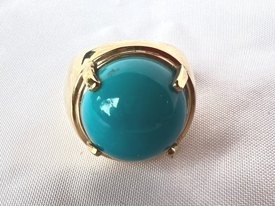 Elegant 14K Yellow Gold Turquoise Ring Size 7.5: Elegant 14K Yellow Gold Turquoise Ring Size 7.5 Presenting a stunning 14K yellow gold ring featuring a beautiful turquoise stone. This exquisite piece is designed in a classic style and is perfect for