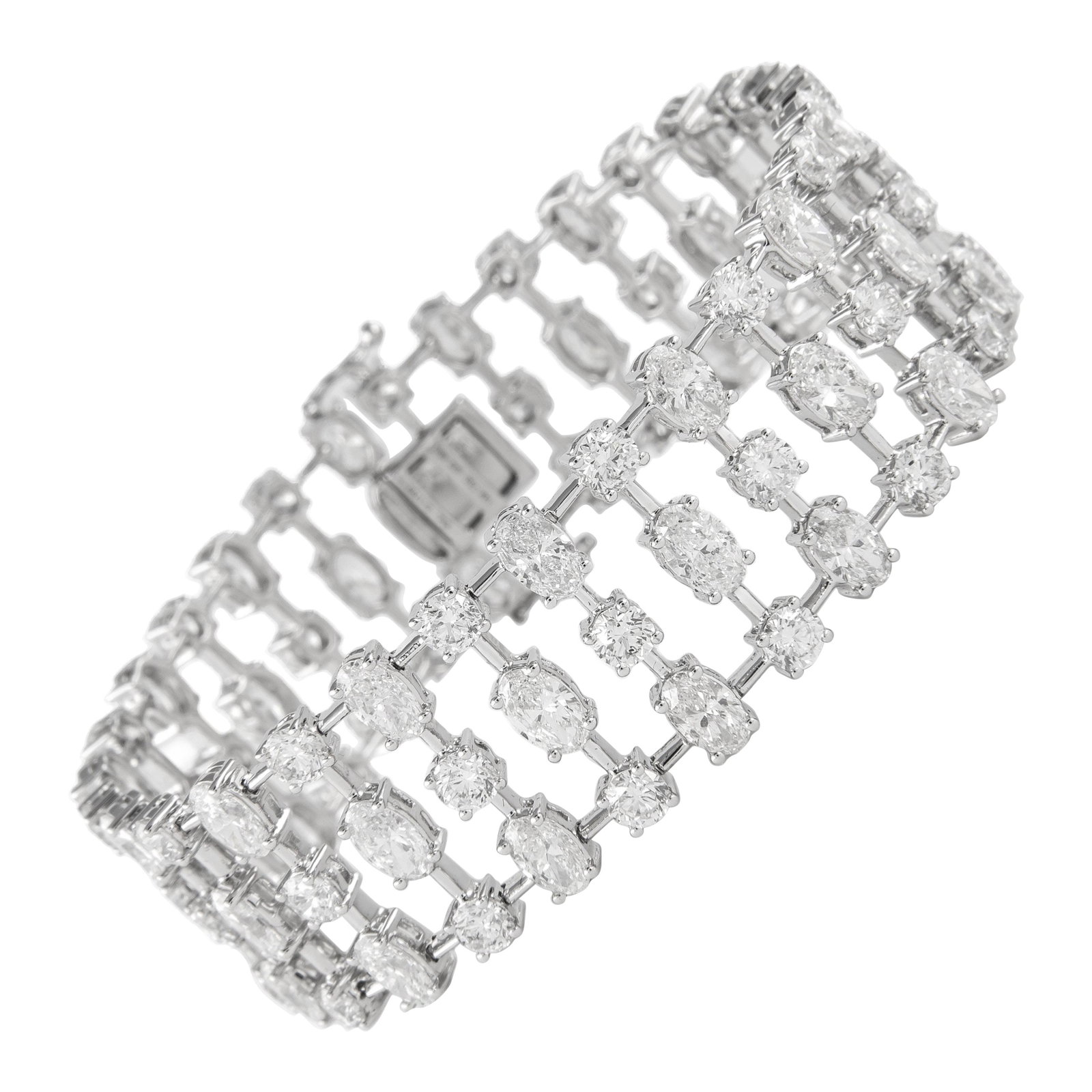 22.46ct Oval Diamond Tennis Bracelet 18k White Gold: 22.46ct Oval Diamond Tennis Bracelet 18k White Gold This exquisite elongated oval diamond bracelet showcases a stunning total weight of 22.46 carats, expertly crafted in luxurious 18k white gold. The 