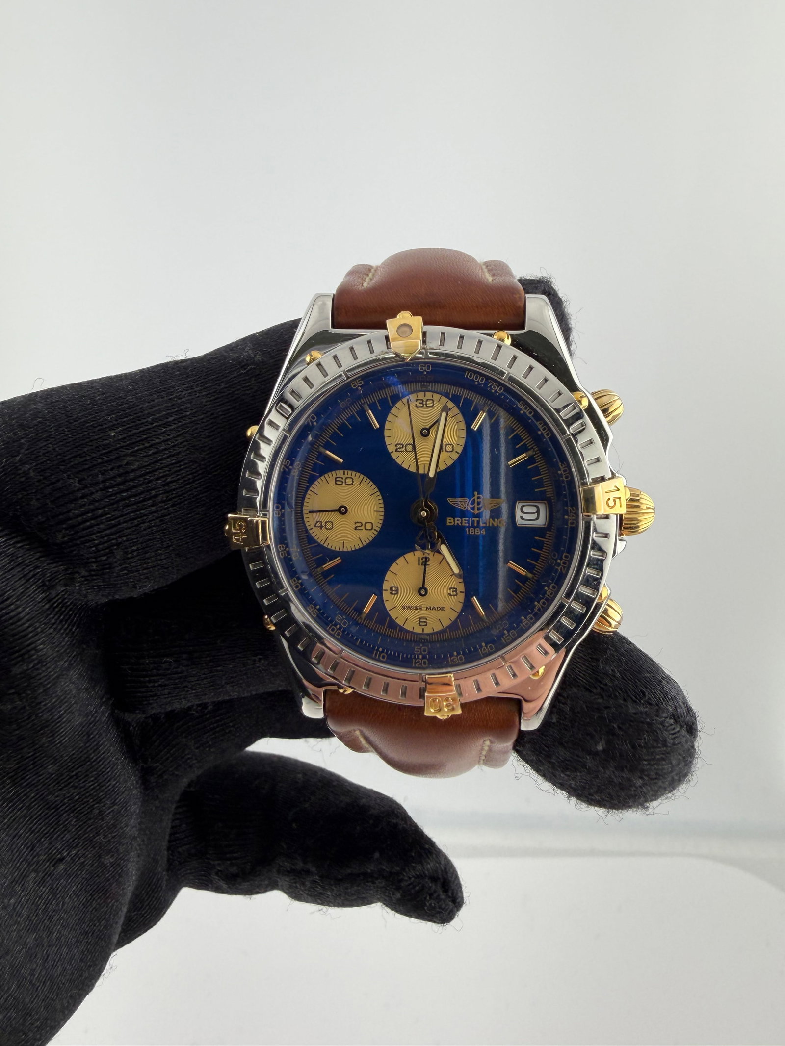 Blue Dial Breitling Chronomat B13050.1 Leather Strap Watch: Blue Dial Breitling Chronomat B13050.1 Leather Strap Watch This Breitling Chronomat features a blue dial and is presented on a leather bracelet. The watch is designed for men and holds reference numbe