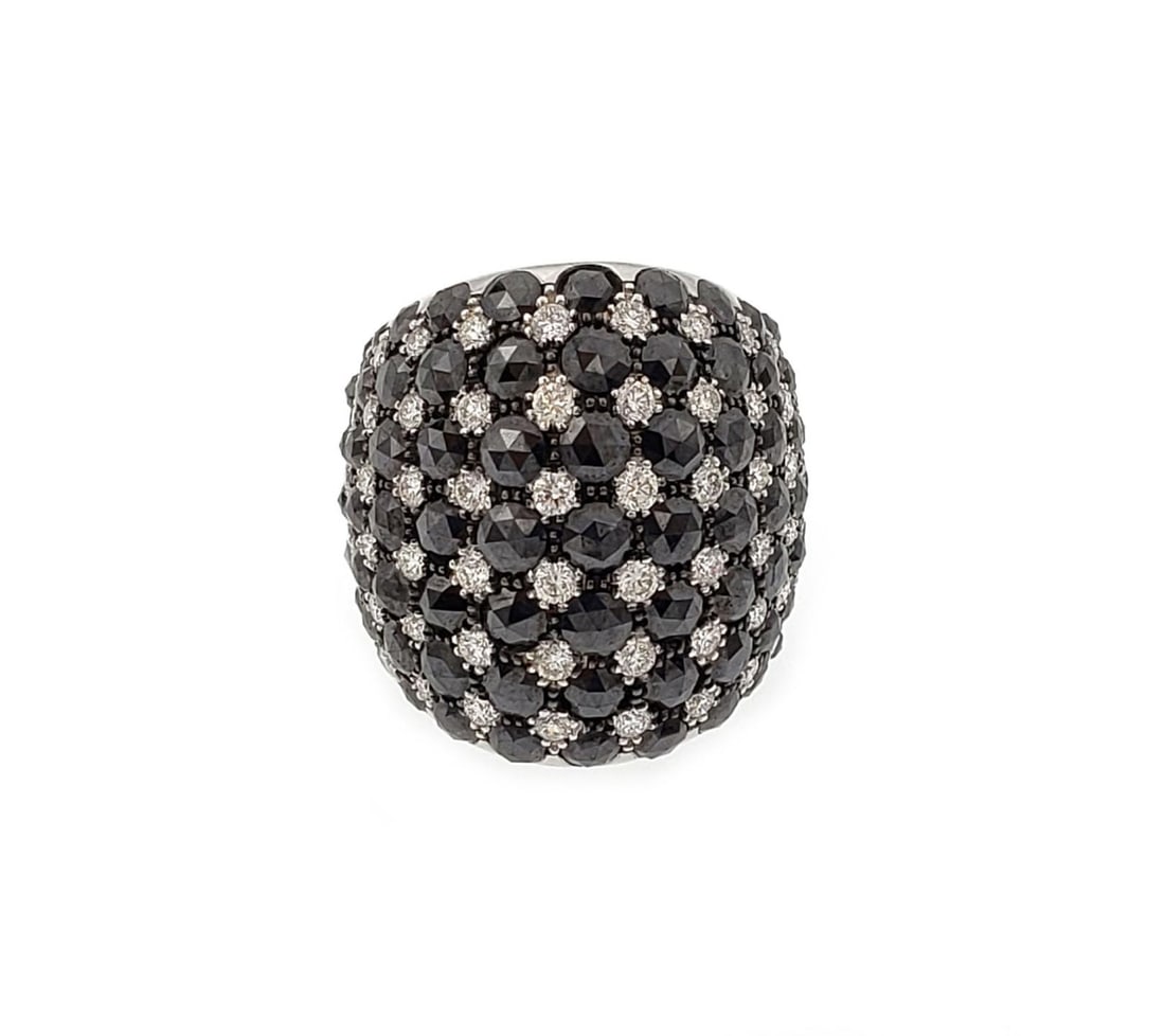 Salavetti 18k White Gold Dome Ring 10ct Black White Diamonds Size 7.5: Salavetti 18k White Gold Dome Ring 10ct Black White Diamonds Size 7.5 This stunning dome ring by designer Salavetti is a true statement piece, crafted from luxurious 18k white gold. The ring features 