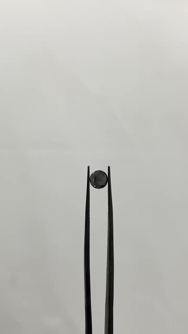Loose Diamond - ROUND 0.97ct Fancy Black VVS2: Loose Diamond - ROUND 0.97ct Fancy Black VVS2 Source: Natural Shape: ROUND Carats: 0.97 Color: Fancy Black Certification: GIA Video: