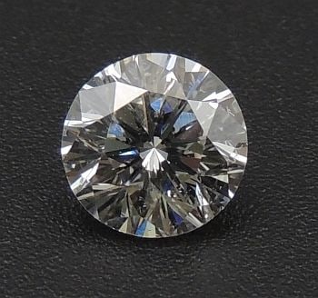Loose Diamond - ROUND 0.7ct F SI2: Loose Diamond - ROUND 0.7ct F SI2 Source: Natural Shape: ROUND Carats: 0.7 Color: F Clarity: SI2 Certification: NONE The Diamond Depot Guarantee: All items in this auction are guaranteed to be 100% au