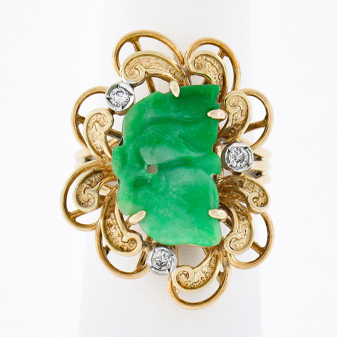 Handmade Vintage 14k Gold Dual Leaf Jade Diamond Cocktail Ring: Handmade Vintage 14k Gold Dual Leaf Jade Diamond Cocktail Ring This exquisite vintage cocktail ring showcases a stunning design crafted from solid 14k yellow gold. The ring features a beautifully carv