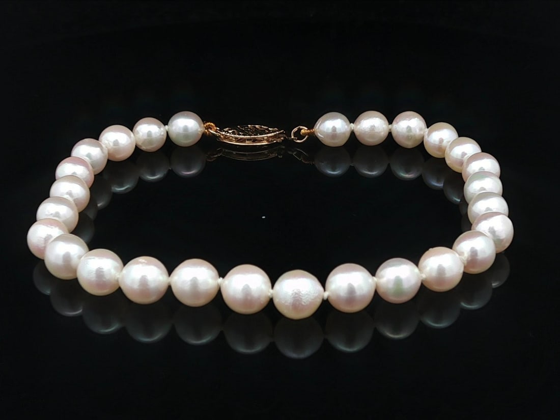 Cultured Pearl Bracelet with 14k Yellow Gold Clasp 6.75in: Cultured Pearl Bracelet with 14k Yellow Gold Clasp 6.75in This exquisite cultured pearl strand bracelet features a stunning collection of 27 genuine round cultured pearls, each approximately 5.5mm in 
