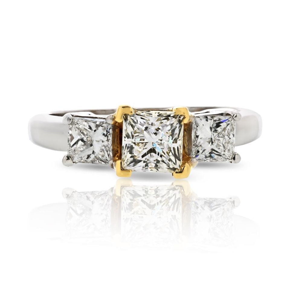Three Diamond 18K White Gold Three-Stone Ring 1 Carat: Three Diamond 18K White Gold Three-Stone Ring 1 Carat This elegant 3-stone ring is crafted from luxurious 18K white gold, providing a stunning backdrop for its exquisite diamonds. With a total diamond