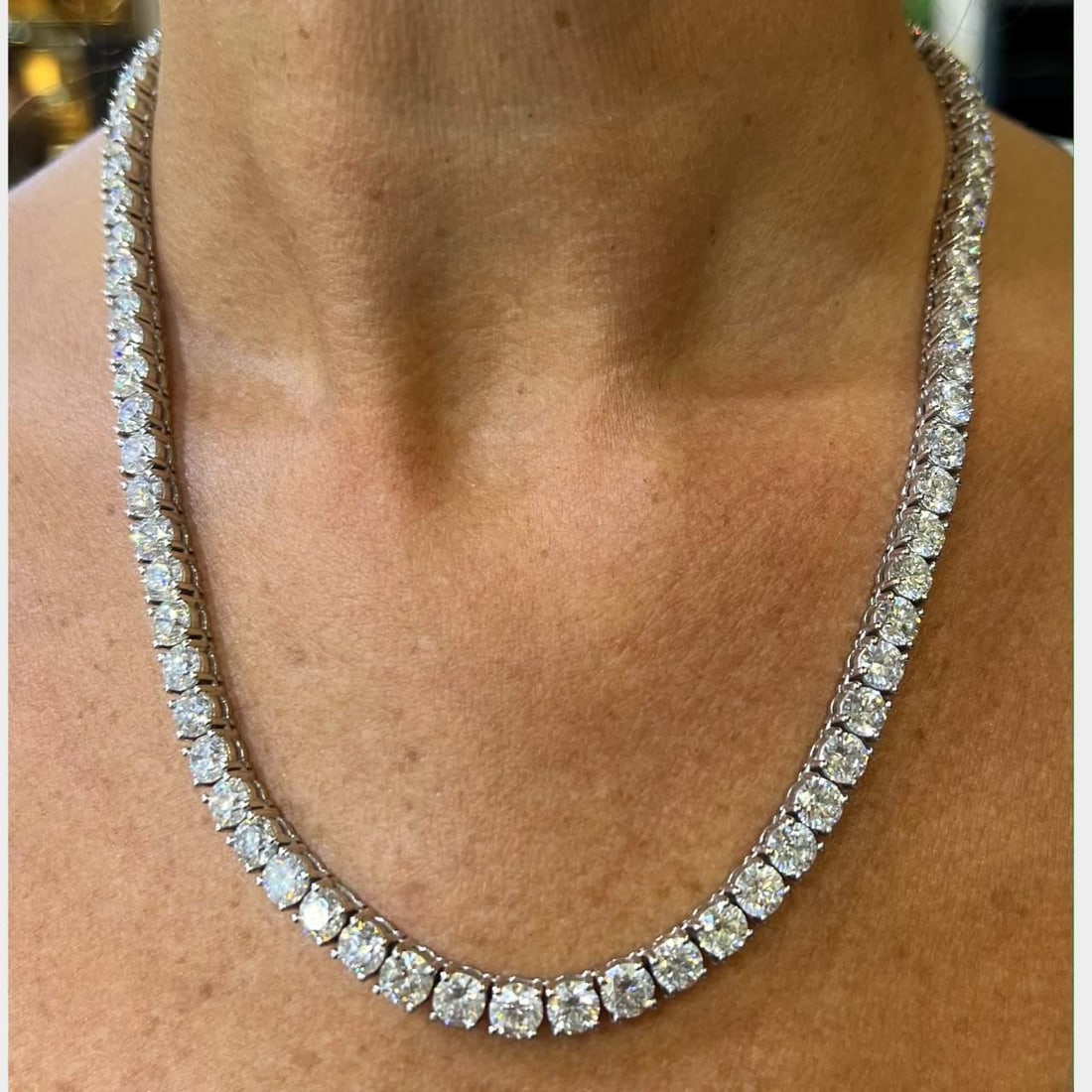 14K White Gold 65 Ct Diamond Riviera Necklace 84 Diamonds F-H VS2-SI3: 14K White Gold 65 Ct Diamond Riviera Necklace 84 Diamonds F-H VS2-SI3 This stunning 14K White Gold Riviera Necklace features a remarkable total diamond weight of approximately 65.00 carats. Adorned wi