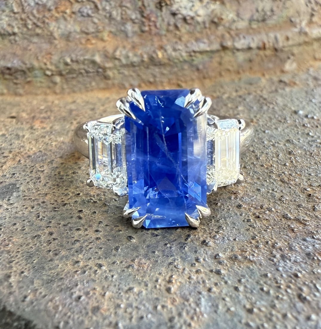 GIA Certified No Heat Ceylon Sapphire Diamond 18k White Gold Ring Size 6.5: GIA Certified No Heat Ceylon Sapphire Diamond 18k White Gold Ring Size 6.5 This elegant cocktail ring features a striking 5.76 carat natural, no-heat Ceylon sapphire with a unique long emerald cut, se