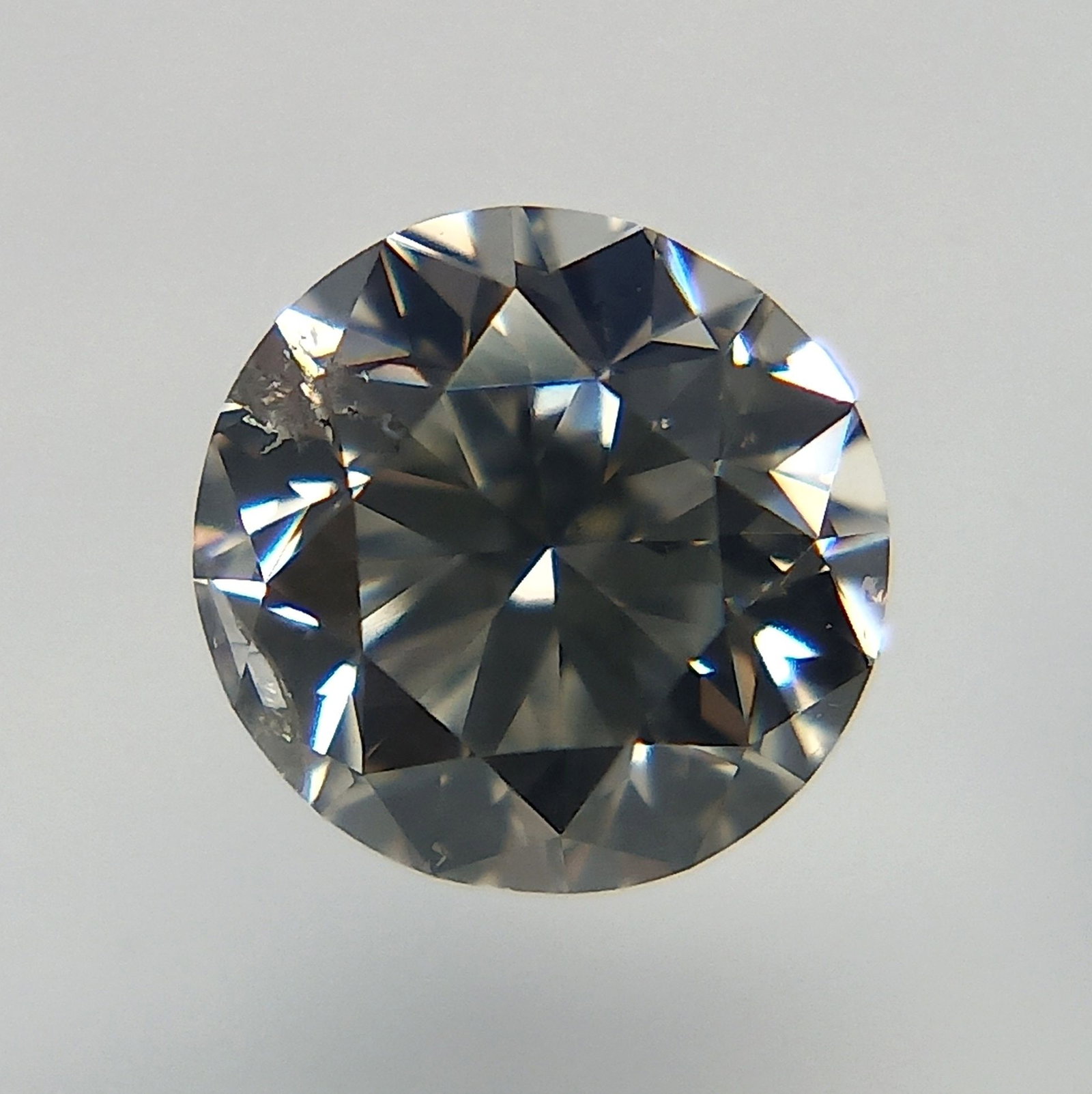 Loose Diamond - ROUND 0.4ct Fancy Light Gray SI2: Loose Diamond - ROUND 0.4ct Fancy Light Gray SI2 Source: Natural Shape: ROUND Carats: 0.4 Color: Fancy Light Gray Certification: GIA The Diamond Depot Guarantee: All items in this auction are guarante