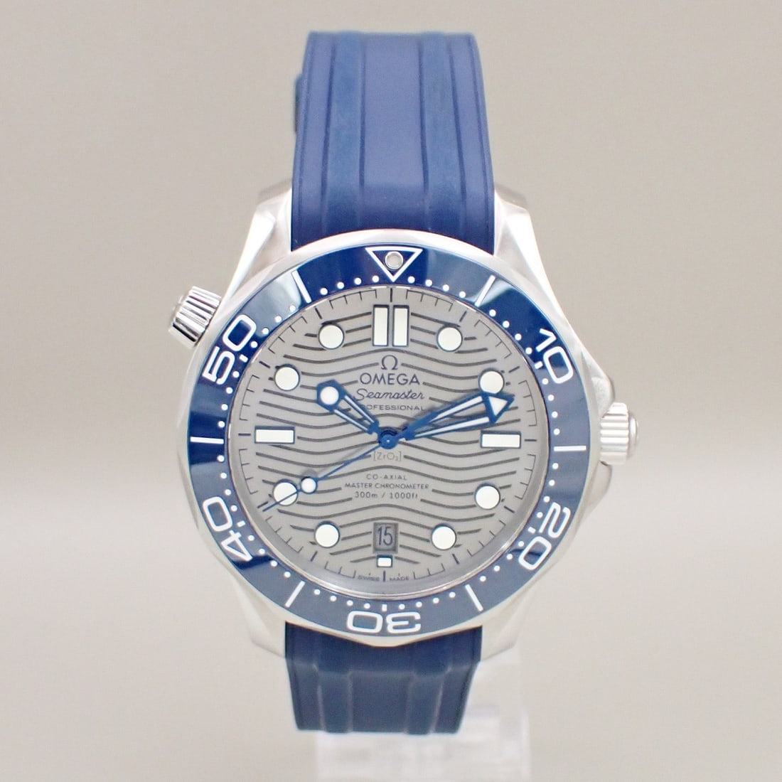 OMEGA men's Seamaster 300M Diver Co-Axial wristwatch: OMEGA men's Seamaster 300M Diver Co-Axial wristwatch This OMEGA Seamaster Diver 300M Co-Axial Master is a Swiss-made men's wristwatch. It is a pre-owned model, designed for reliability and style, and 