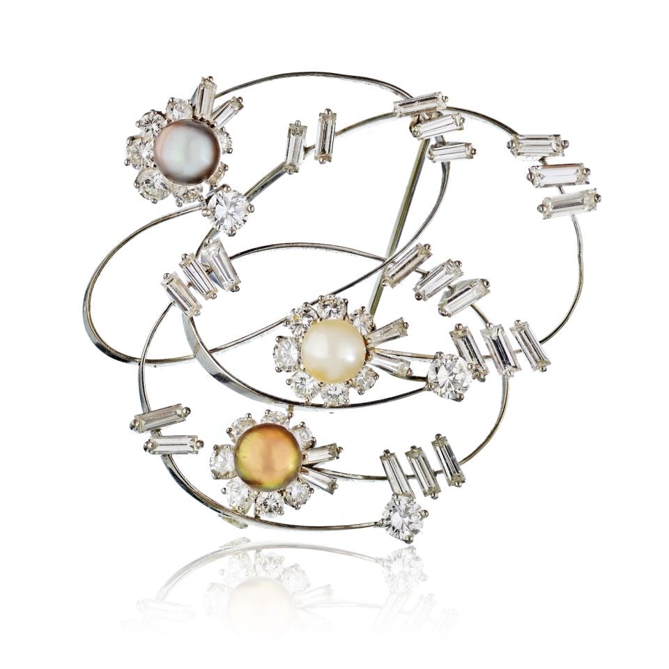 Whimsical 18K White Gold Diamond Pearl Brooch 5.5 Cts: Whimsical 18K White Gold Diamond Pearl Brooch 5.5 Cts This exquisite brooch features a whimsical design crafted from 18K white gold, showcasing a stunning combination of diamonds and pearls. With an e