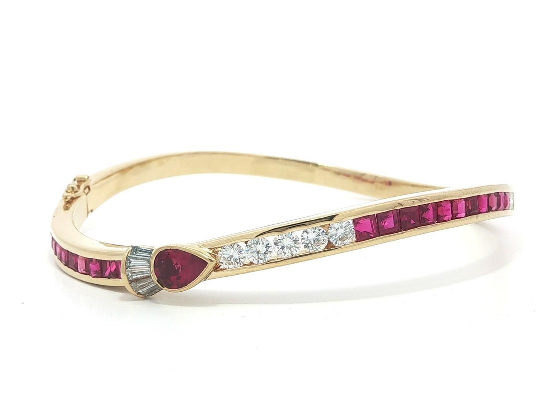 Ruby and Diamond 18k Yellow Gold Wavy Hinged Bangle Bracelet 1.75ctw: Ruby and Diamond 18k Yellow Gold Wavy Hinged Bangle Bracelet 1.75ctw This vintage wavy hinged bangle bracelet is crafted from solid 18k yellow gold and features a striking combination of natural rubie