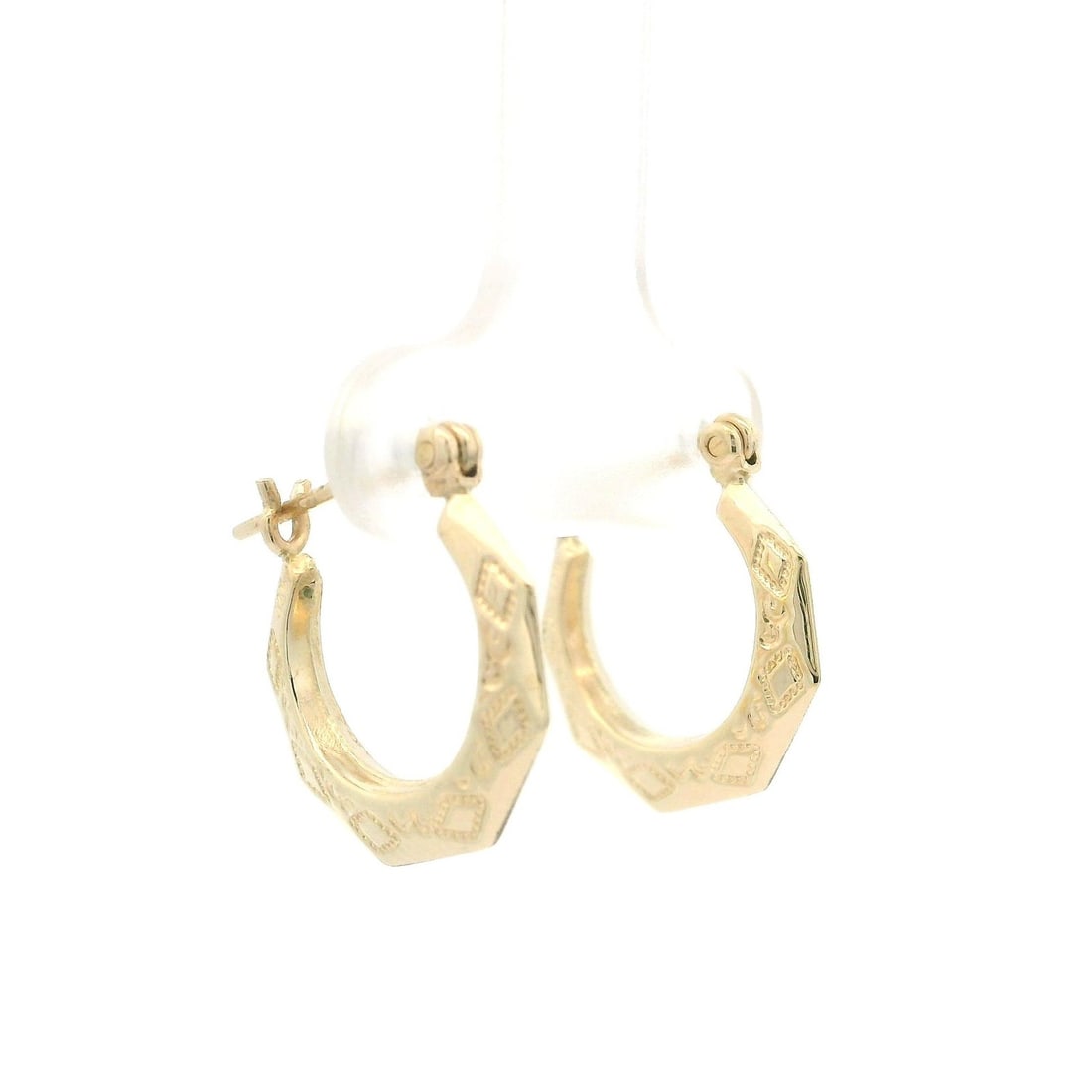 14k Yellow Gold Dainty Textured Geometric Hoop Earrings: 14k Yellow Gold Dainty Textured Geometric Hoop Earrings Adorn yourself with these exquisite 14k Yellow Gold Dainty Textured Geometric Hoop Snap Earrings. Crafted from solid 14K yellow gold, these earr