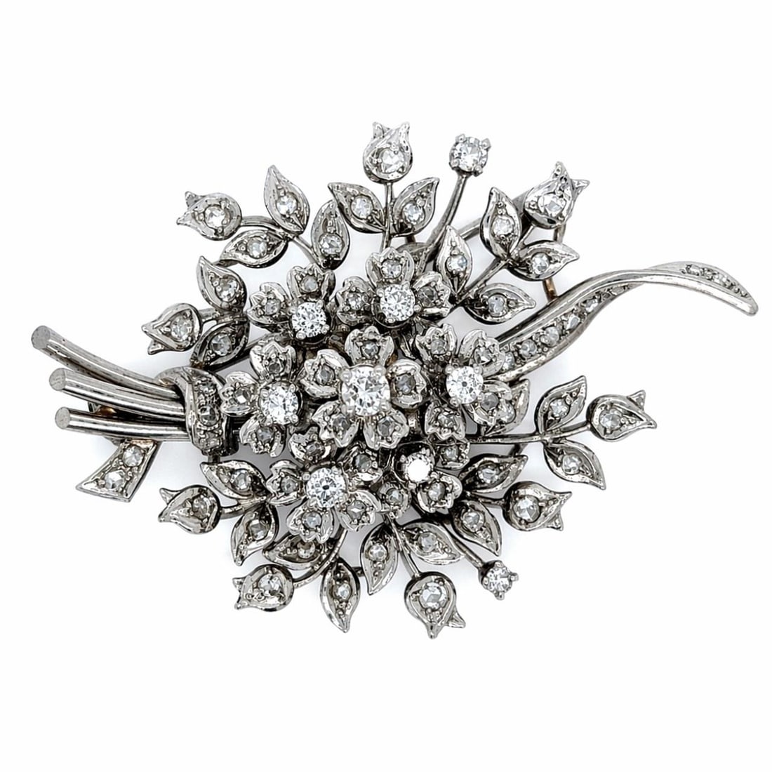 Platinum Brooch with 3.60 Carat Diamonds Retro Design: Platinum Brooch with 3.60 Carat Diamonds Retro Design This retro brooch is crafted in platinum and features approximately 3.60 carats of diamonds with H-J color and VS1-SI2 clarity. The brooch weighs 