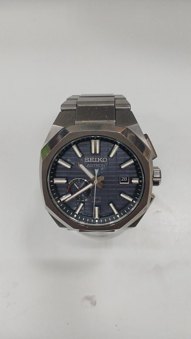 Seiko Astron SBXD015 mens GPS solar titanium watch blue dial Japan: Seiko Astron SBXD015 mens GPS solar titanium watch blue dial Japan Pre-owned Seiko Astron GPS Solar wristwatch with a blue dial and titanium construction. This men's watch is made in Japan and is iden