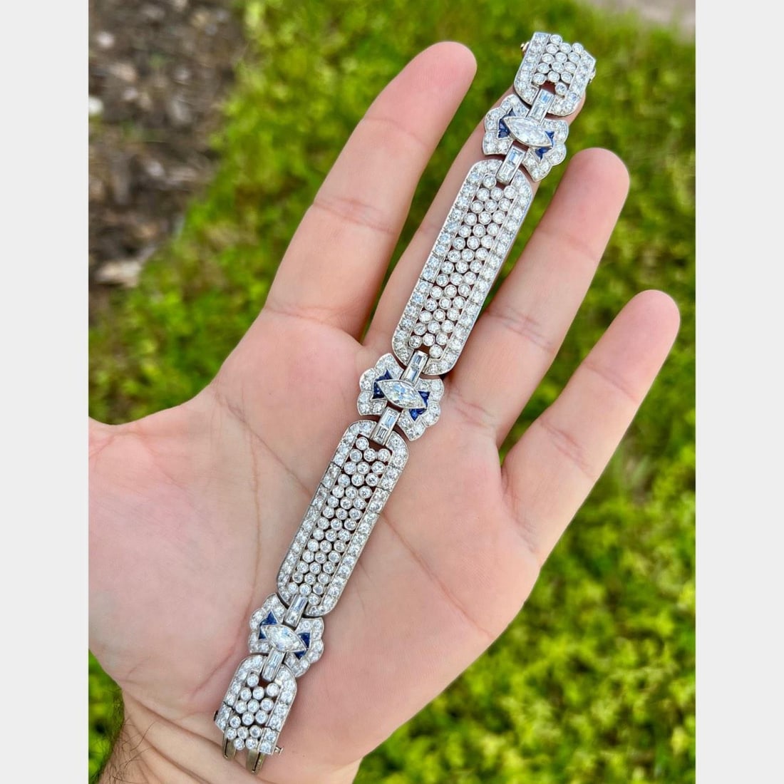 Art Deco Platinum 24.30 Ct Diamond Sapphire Bracelet 41.9g: Art Deco Platinum 24.30 Ct Diamond Sapphire Bracelet 41.9g This exquisite Art Deco bracelet is crafted in platinum and features a stunning array of gemstones. It showcases 3 marquise diamonds with a t