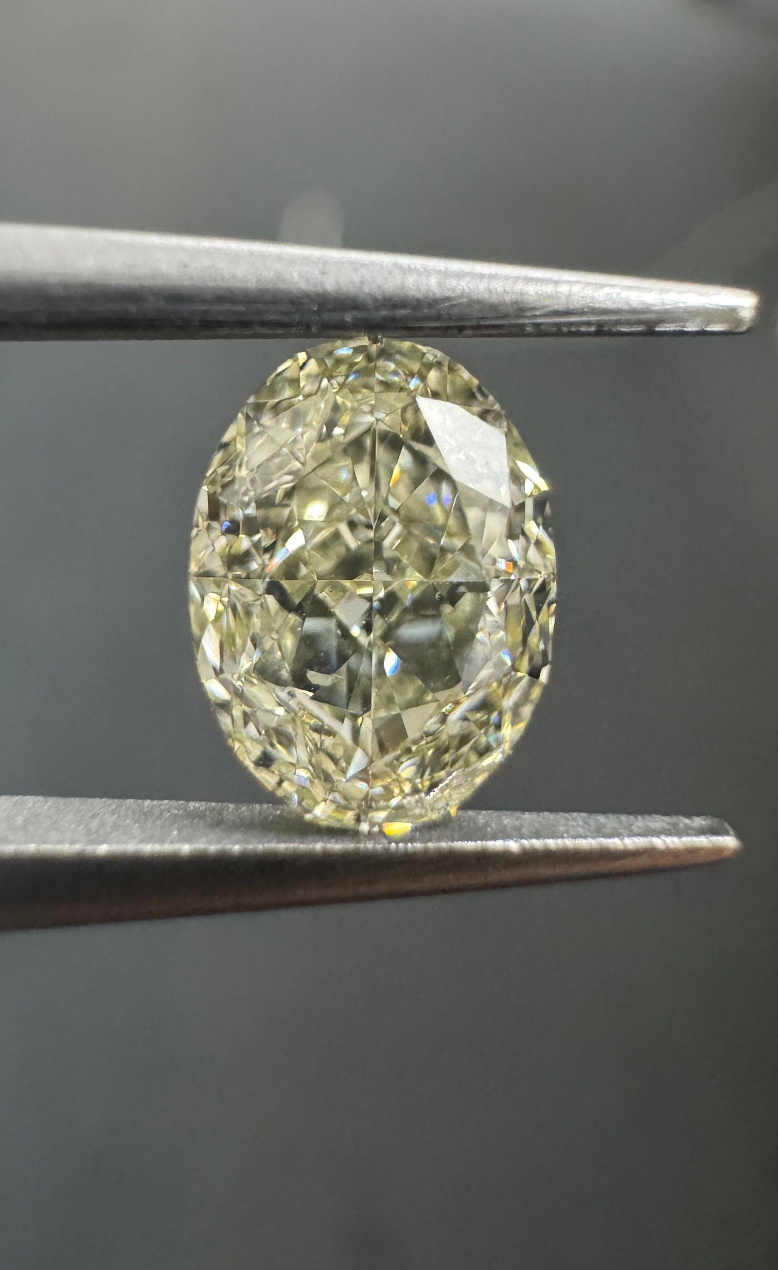 Loose Diamond - OVAL 1.02ct U-V SI1: Loose Diamond - OVAL 1.02ct U-V SI1 Source: Natural Shape: OVAL Carats: 1.02 Color: U-V Certification: GIA Video: