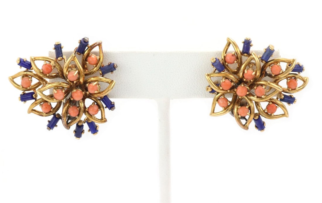 Vintage 18k Yellow Gold Floral Earrings with Coral and Lapis Lazuli: Vintage 18k Yellow Gold Floral Earrings with Coral and Lapis Lazuli Adorn your ears with these stunning vintage earrings, meticulously crafted from 18k yellow gold. The earrings feature a large, open 