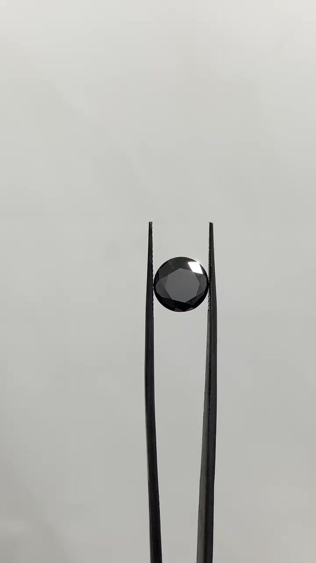 Loose Diamond - ROUND 4.1ct Fancy Black VVS2: Loose Diamond - ROUND 4.1ct Fancy Black VVS2 Source: Natural Shape: ROUND Carats: 4.1 Color: Fancy Black Certification: GIA Video: