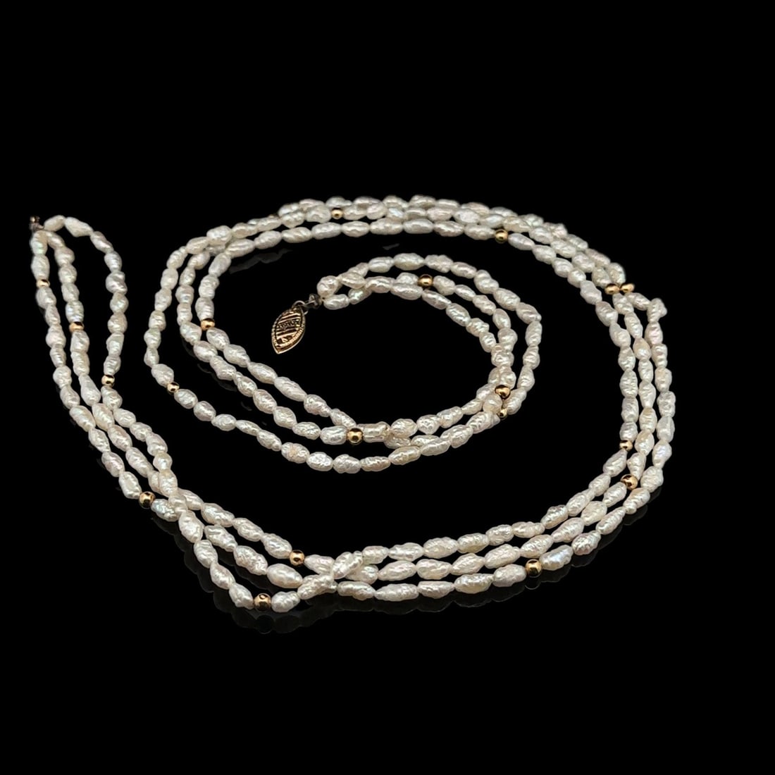 14k Yellow Gold Multi-String Freshwater Pearl Necklace Bracelet Set: 14k Yellow Gold Multi-String Freshwater Pearl Necklace Bracelet Set This elegant set features a layered design, showcasing numerous baroque-shaped freshwater pearls in a stunning white color that boas