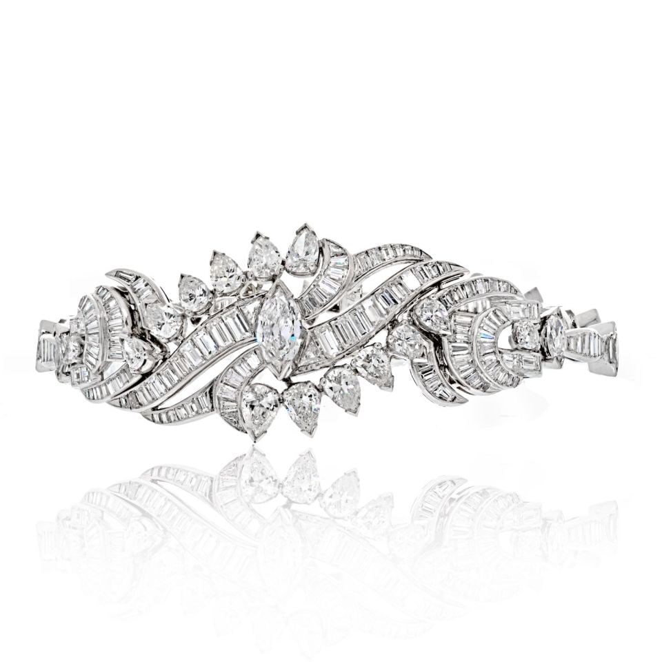 Vintage 1950s Platinum Diamond Bracelet 25 Carats Elegant Design: Vintage 1950s Platinum Diamond Bracelet 25 Carats Elegant Design Experience the elegance of the 1950s with this exquisite platinum diamond bracelet. Crafted from high-quality platinum, this stunning p