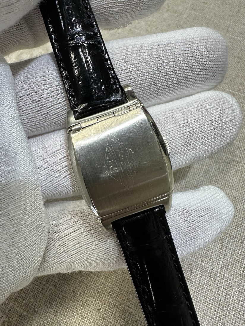Hamilton 14k White Gold Flintridge Flip Hidden Mechanical Watch Ref 414: Hamilton 14k White Gold Flintridge Flip Hidden Mechanical Watch Ref 414 Discover the elegance of the Antique 14k White Gold Hamilton Mechanical Flintridge Flip Hidden Watch, Ref. 414. This exquisite w