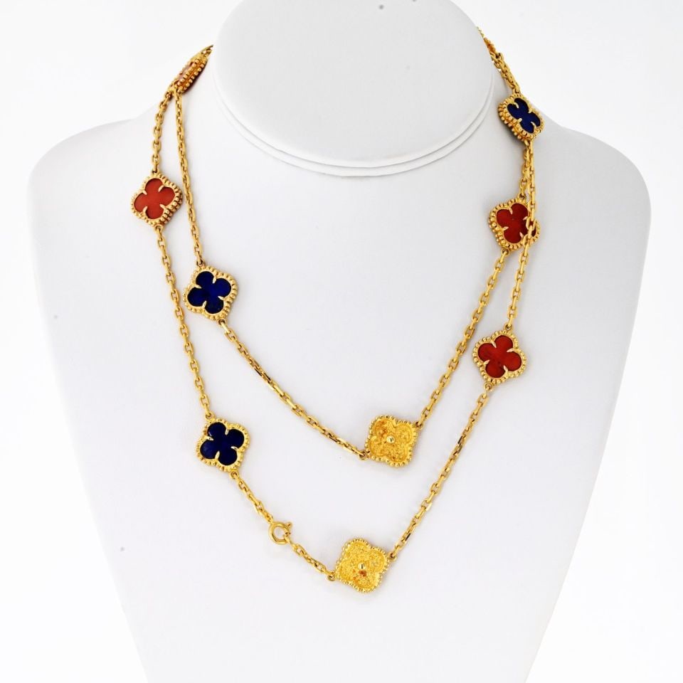 Elegant 18K Yellow Gold 12 Clover Motif Necklace 36 Inches: Elegant 18K Yellow Gold 12 Clover Motif Necklace 36 Inches This stunning 18K Yellow Gold necklace features a unique 12 clover motif design, elegantly adorned with semi-precious gems. Measuring 36 inch