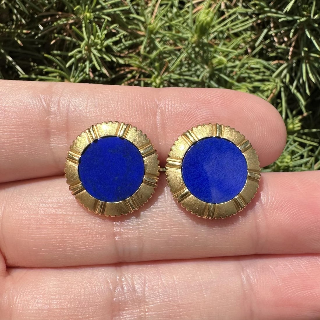 Asprey Blue Lapis 18k Yellow Gold Swivel Cufflinks: Asprey Blue Lapis 18k Yellow Gold Swivel Cufflinks These vintage Asprey cufflinks are crafted from solid 18k yellow gold and feature four natural lapis lazuli gemstones--two oval and two round cuts--s