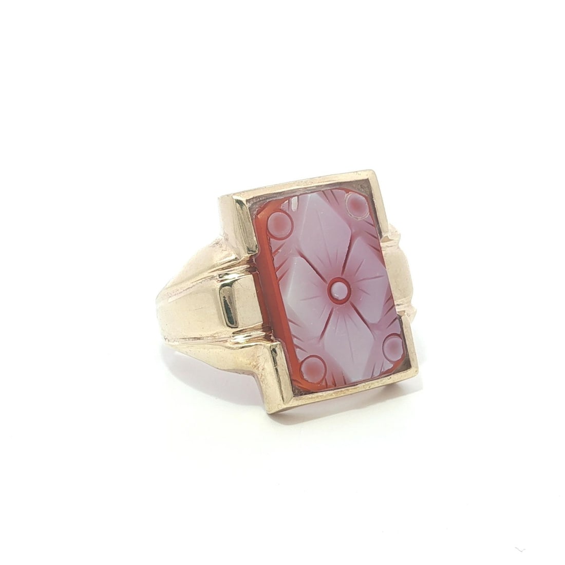Men's Rectangular 10k Gold Ring With Carved Shell Floral Cameo: Men's Rectangular 10k Gold Ring With Carved Shell Floral Cameo This vintage men's ring features a rectangular carved shell cameo with a floral design, set in a 10k yellow gold band. The cameo displays