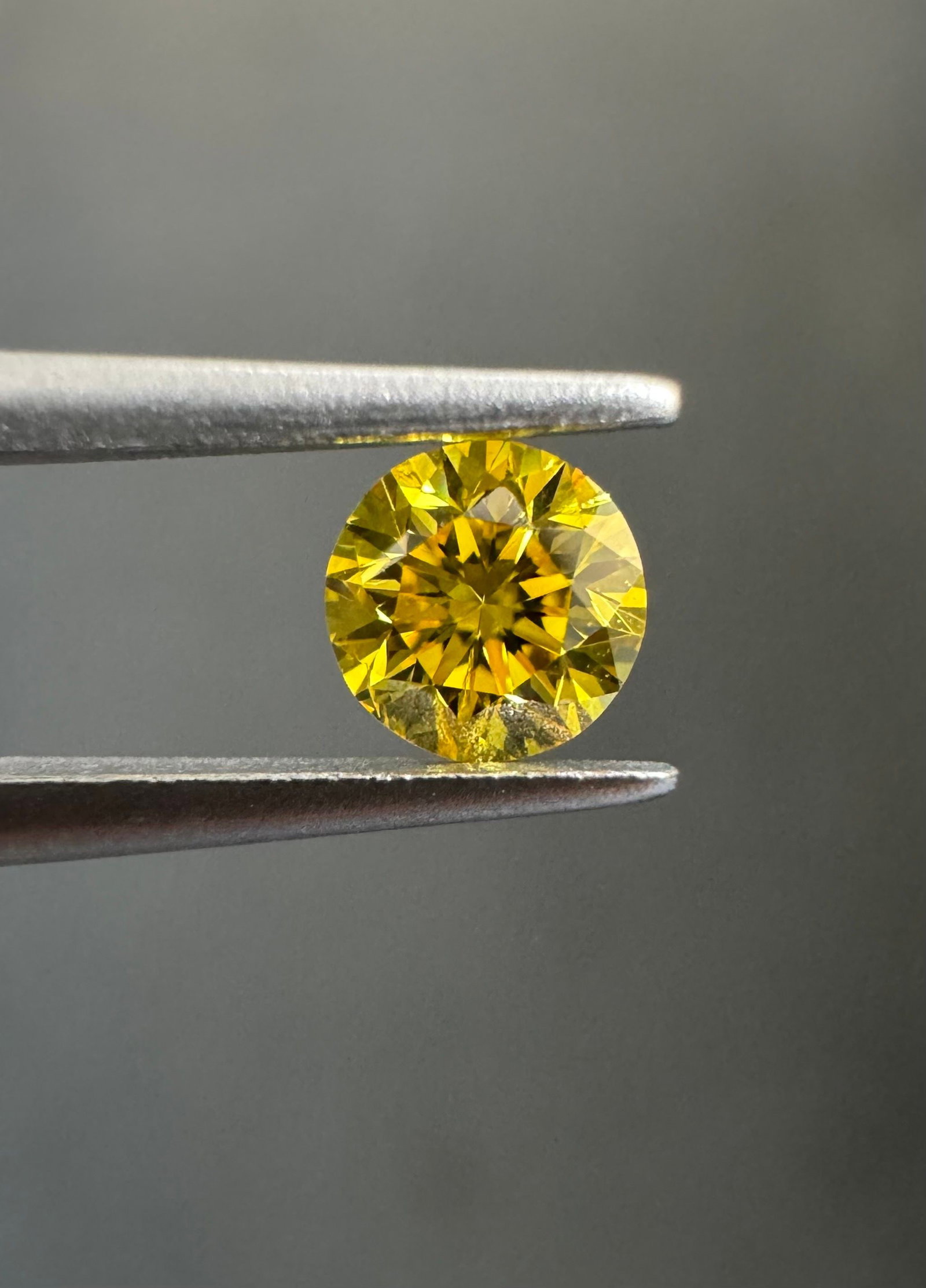 Loose Diamond - ROUND 0.2ct Fancy Vivid Yellow I1: Loose Diamond - ROUND 0.2ct Fancy Vivid Yellow I1 Source: Natural Shape: ROUND Carats: 0.2 Color: Fancy Vivid Yellow Certification: GIA The Diamond Depot Guarantee: All items in this auction are guara