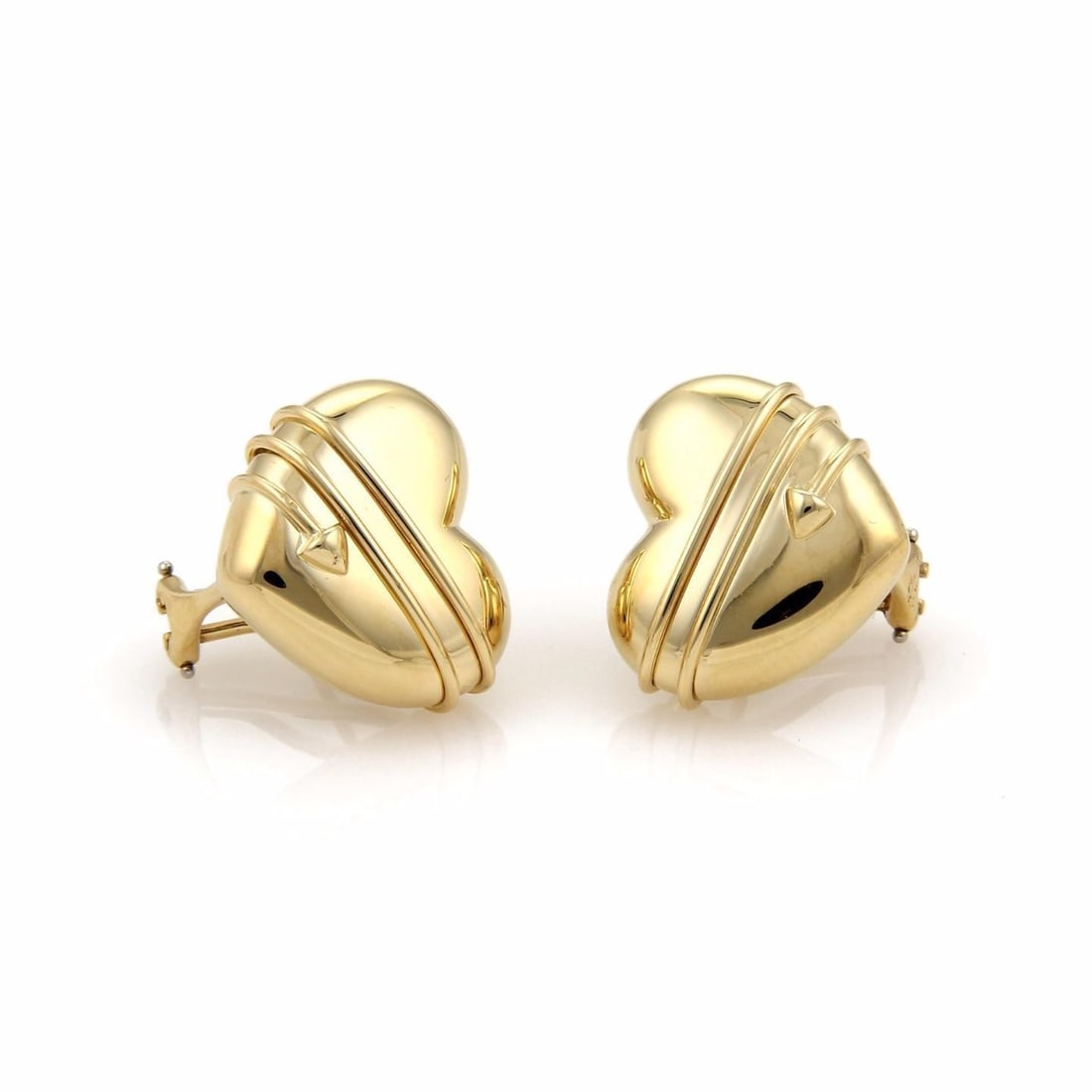 Tiffany & Co. Vintage 18k Yellow Gold Cupid's Arrow Heart Earrings: Tiffany & Co. Vintage 18k Yellow Gold Cupid's Arrow Heart Earrings Elevate your jewelry collection with these exquisite Tiffany & Co. Gold Heart Earrings from the Cupid's Arrow collection. Crafted in 