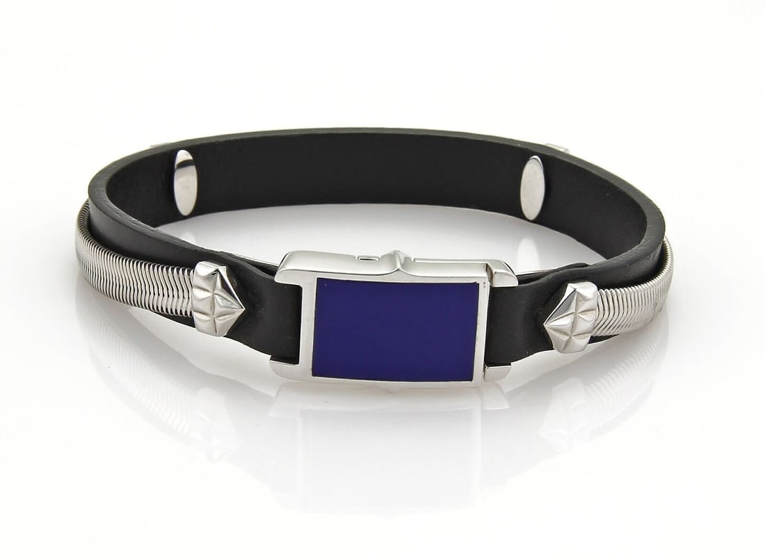 Stephen Webster Alchemy in the UK leather bracelet sterling silver lapis: Stephen Webster Alchemy in the UK leather bracelet sterling silver lapis This Stephen Webster Alchemy in the UK bracelet features a sterling silver clasp and a leather band accented with lapis lazuli.