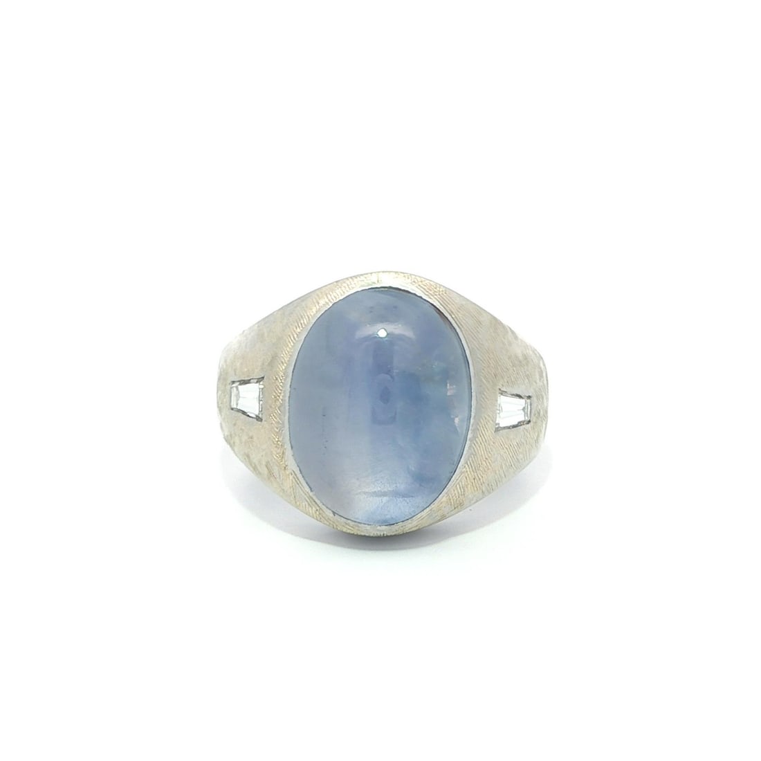Men's 14k White Gold Star Sapphire and Diamond Cabochon Ring Size 7.5: Men's 14k White Gold Star Sapphire and Diamond Cabochon Ring Size 7.5 This vintage men's ring features a striking oval cabochon-cut natural blue star sapphire, bezel set and measuring approximately 13