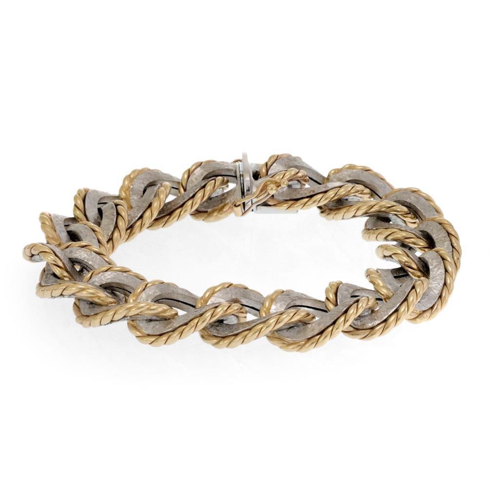 14k Gold Twisted Foil Textured Oval Link Bracelet Italy: 14k Gold Twisted Foil Textured Oval Link Bracelet Italy This exquisite reversible bracelet showcases a unique combination of 14k white and yellow gold, featuring a stunning foil textured finish. The d