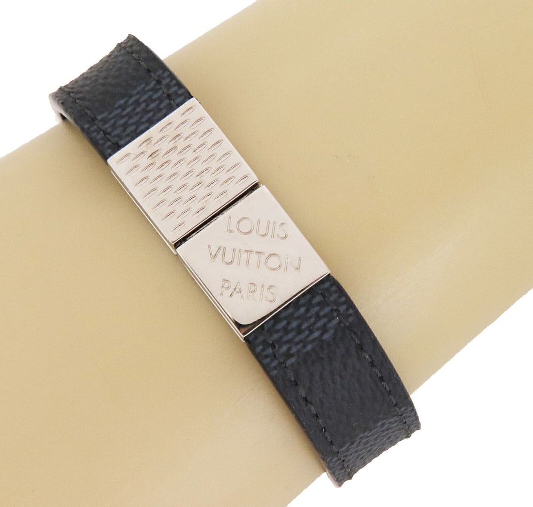 Louis Vuitton Damier Cobalt Pull It bracelet canvas silver plated: Louis Vuitton Damier Cobalt Pull It bracelet canvas silver plated This Louis Vuitton bracelet from the Damier Cobalt Pull It collection is designed in a bangle style and crafted from canvas with silve