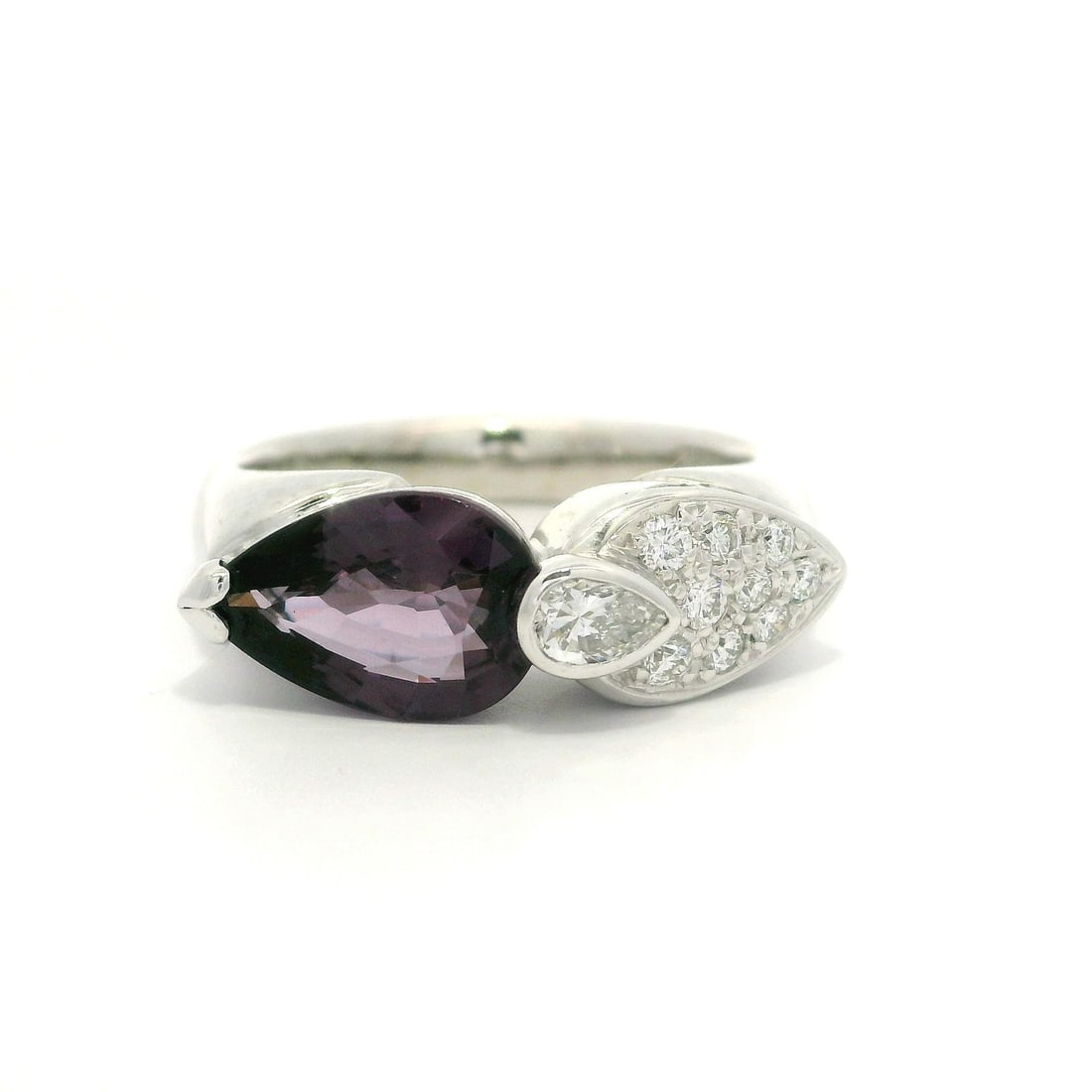 Platinum GIA Certified 2.44ct Garnet Diamond Ring Color Change: Platinum GIA Certified 2.44ct Garnet Diamond Ring Color Change This exquisite ring showcases a stunning natural genuine Pyrope Spessartine garnet, featuring a unique color change from bluish violet to