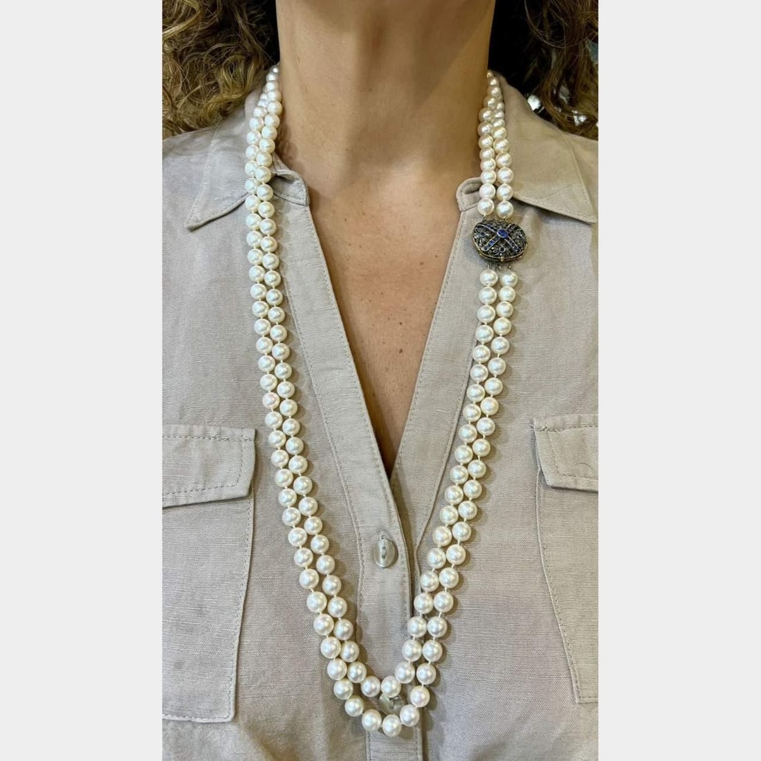 18K Gold Cultured Pearl Necklace with Sapphires and Diamonds: 18K Gold Cultured Pearl Necklace with Sapphires and Diamonds This exquisite 18K Cultured Pearl Necklace features a stunning combination of sapphires and diamonds. The necklace weighs 146.9 grams and i