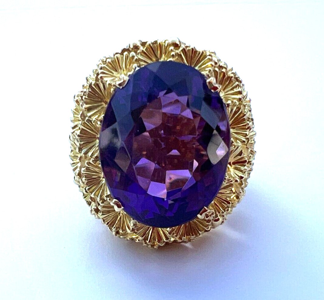 H.Stern 18K Yellow Gold Amethyst Ring Size 6.5 Exquisite Design: H.Stern 18K Yellow Gold Amethyst Ring Size 6.5 Exquisite Design This exquisite H.Stern ring features a stunning amethyst set in luxurious 18K yellow gold. The ring is designed for a size 6.5 and showc