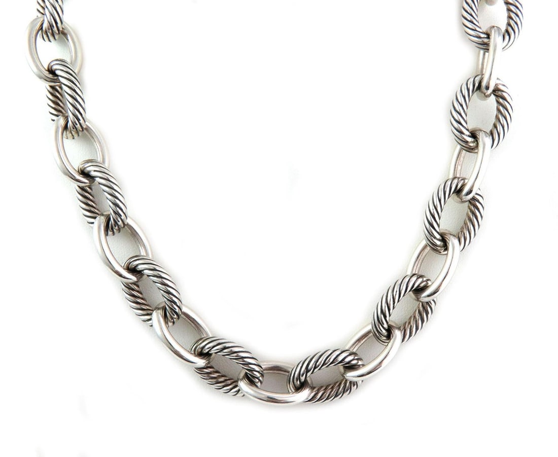David Yurman Sterling Silver Large Oval Cable Link Necklace D.Y 925: David Yurman Sterling Silver Large Oval Cable Link Necklace D.Y 925 This striking necklace features a bold and authentic large link design by David Yurman, expertly crafted from sterling silver. The n