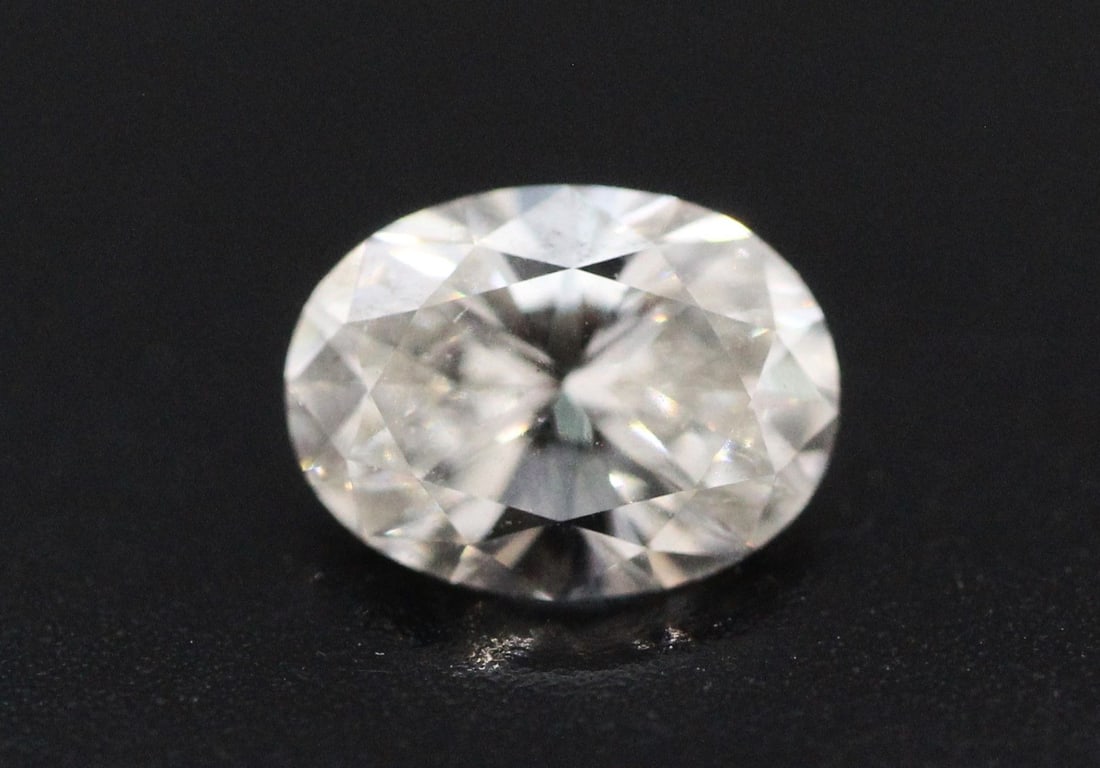 Loose Diamond - OVAL 0.64ct I VS1: Loose Diamond - OVAL 0.64ct I VS1 Source: Natural Shape: OVAL Carats: 0.64 Color: I Clarity: VS1 Certification: NONE The Diamond Depot Guarantee: All items in this auction are guaranteed to be 100% au